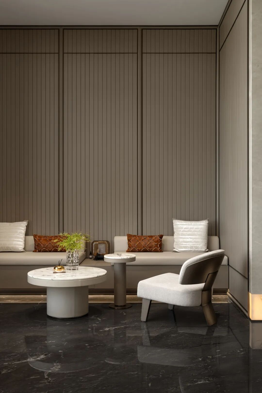 栋三尺设计|依山望江，空间中的精神秩序——现代奢居的仪式与尺度-36