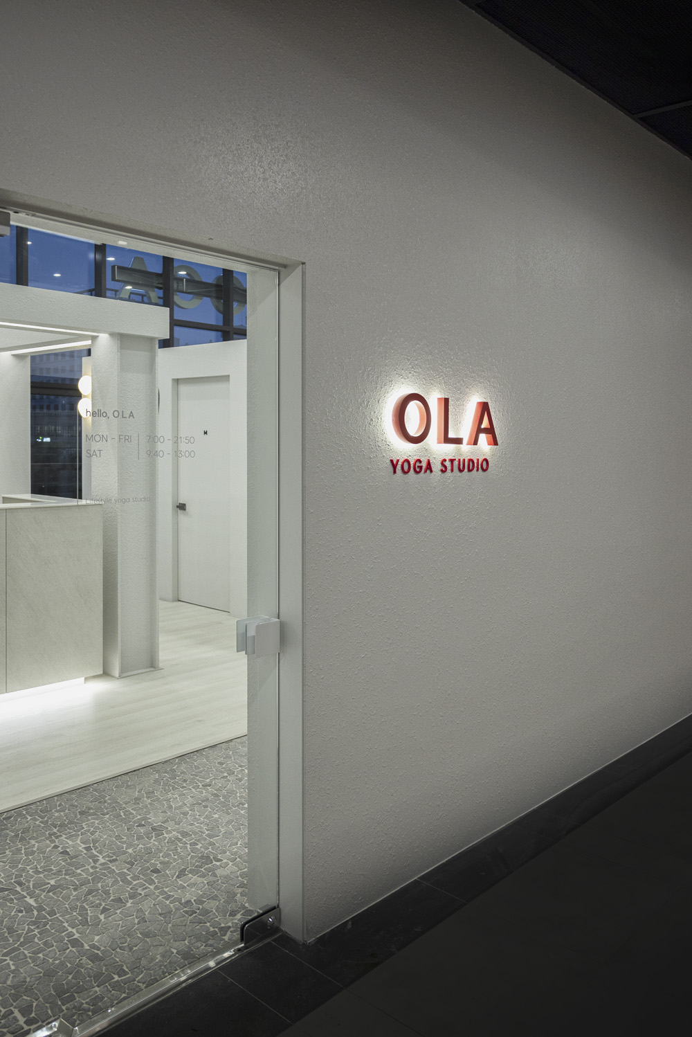 简约白色瑜伽室，45 平米的空间艺术-14