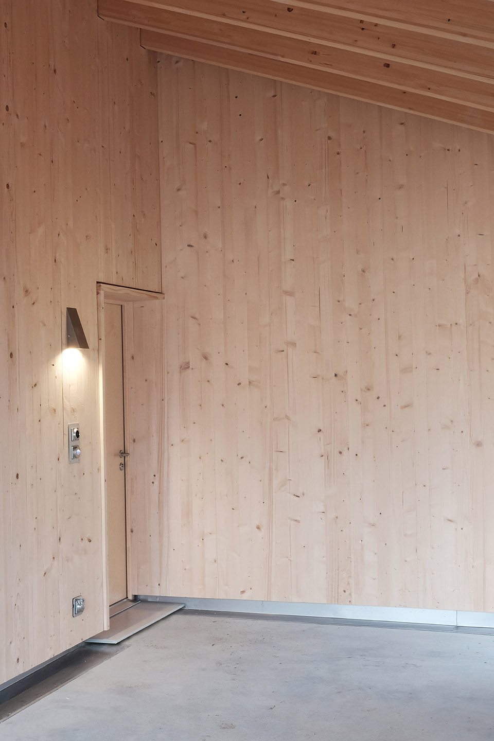 有金字塔屋顶的住宅，瑞士 / Charly Jolliet Architecte-22