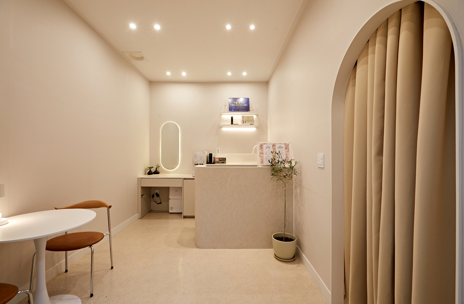 优雅温馨 12 平米皮肤商店设计-3