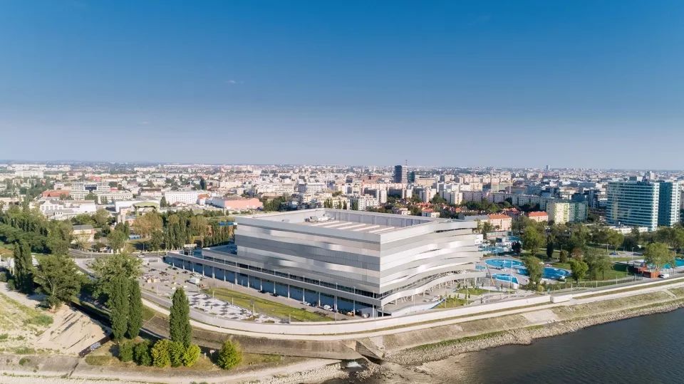 波光粼粼的多瑙河畔游泳馆，布达佩斯 Duna Arena-10