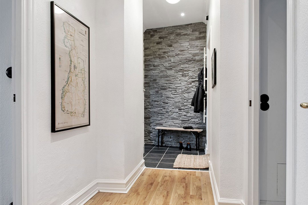 瑞典温馨公寓 | 原木与花卉壁纸的完美融合-19