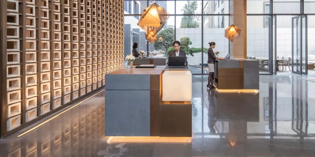 135m²怪异阁楼,创意爆改为艺术画廊式舒适三层!-126