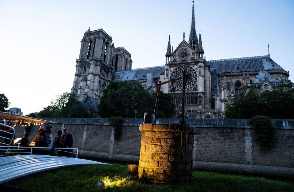 巴黎水线展览 | 船屋变艺术殿堂,Pejac 呈现环保与阶级议题-18