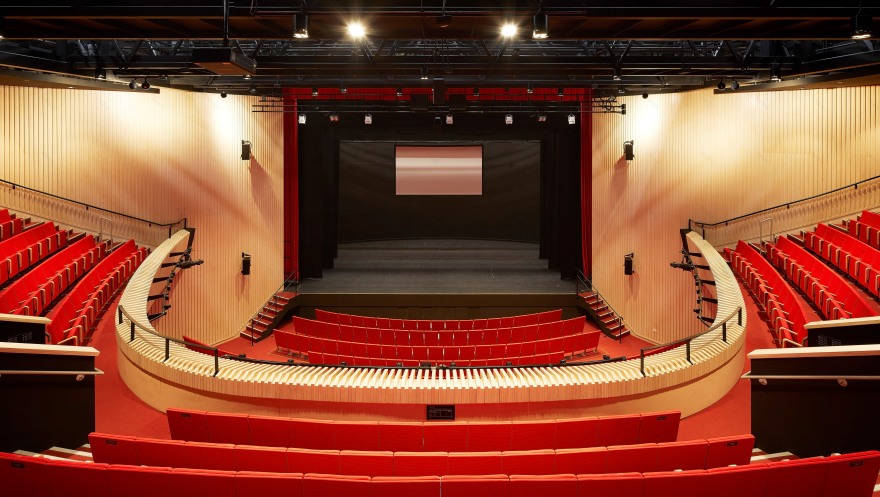 森林中的圆形艺术馆-11