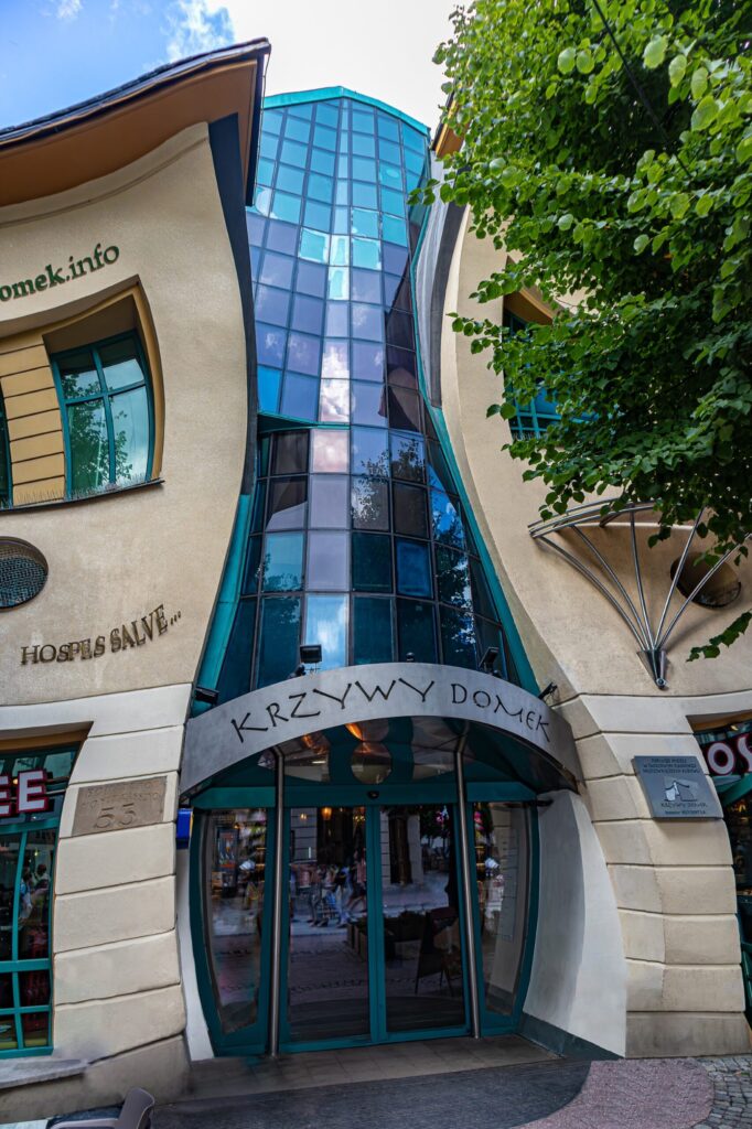 Krzywy Domek (Crooked House) / Szotynscy & Zaleski-13