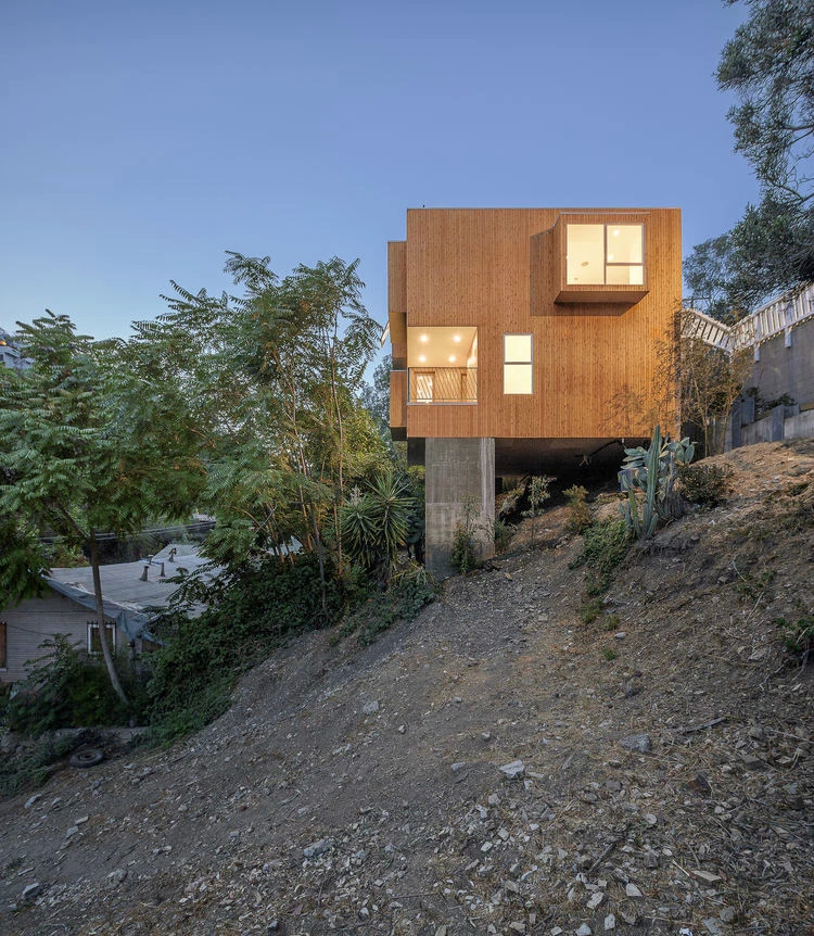 双胞胎在小房子很多空间向外延伸-6