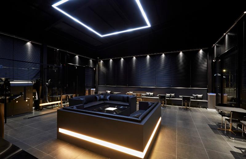 点亮 45 平咖啡店的黑色空间-5