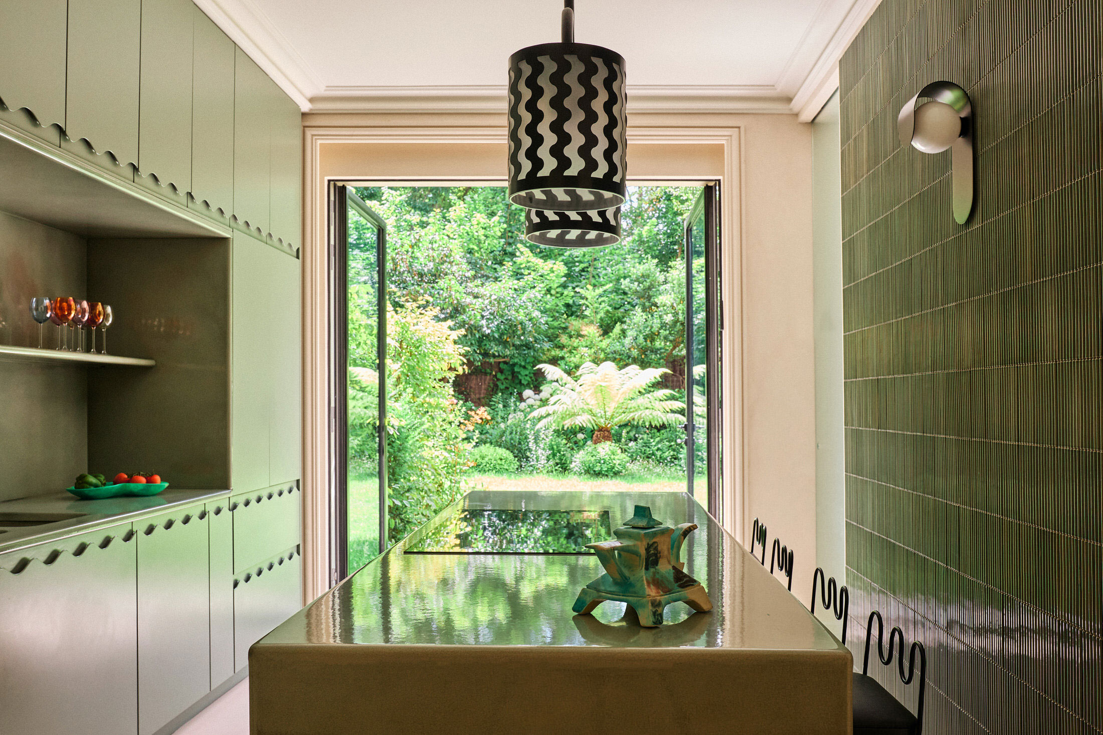 Parc-Side Perfection: Uchronia’s Garden-Embracing Apartment in Central Paris.-22