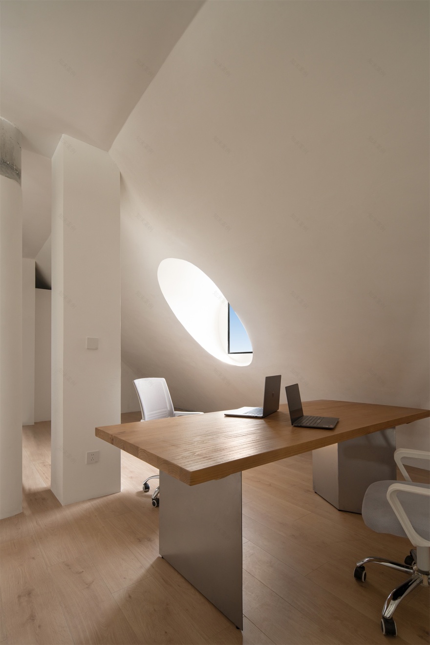 内外无界 · 顶层公寓改造的现代办公空间设计丨中国江西丨往里设计工作室-58