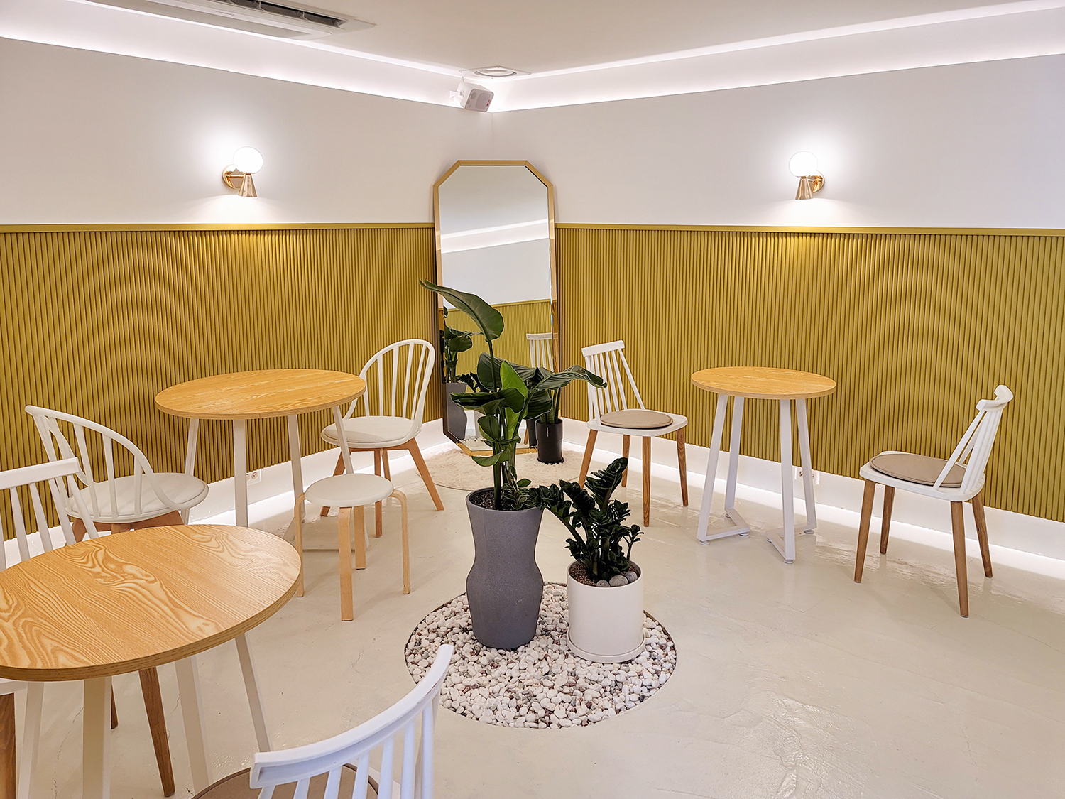 简约清新 20 平咖啡馆设计-8