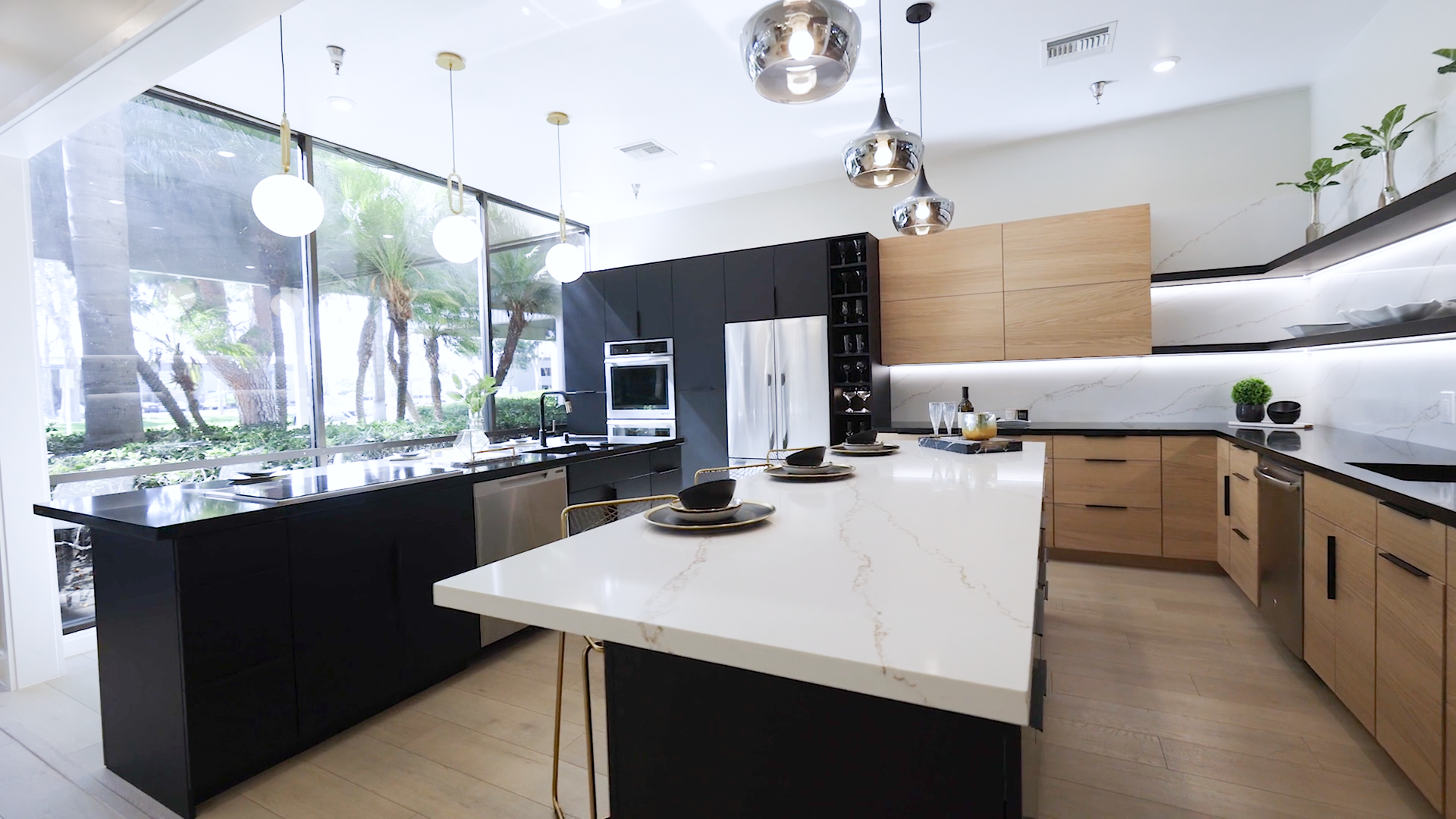 现代农舍餐厅室内设计,当代厨房展厅丨美国梅萨丨Joselyn Rendon-8