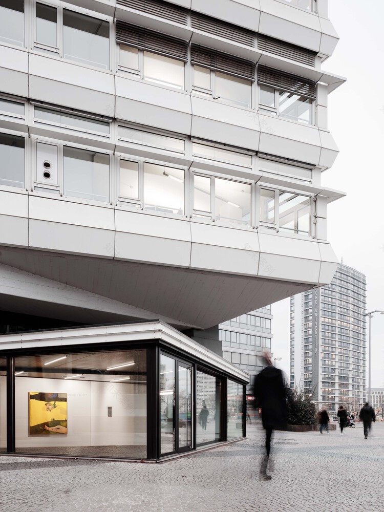 柏林 IBM 旧址变身当代艺术展厅-25