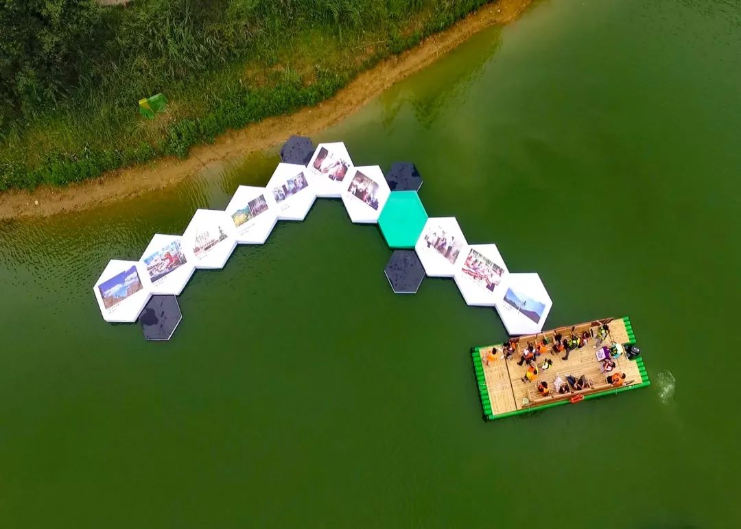 丹寨万达小镇睡莲水上影展,自然与艺术的融合-39