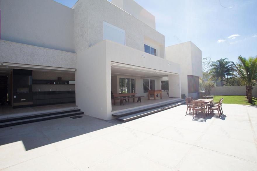 巴西戈亚尼亚 Jabuticabeira 住宅 | 自然元素与半开放式设计的完美融合-15