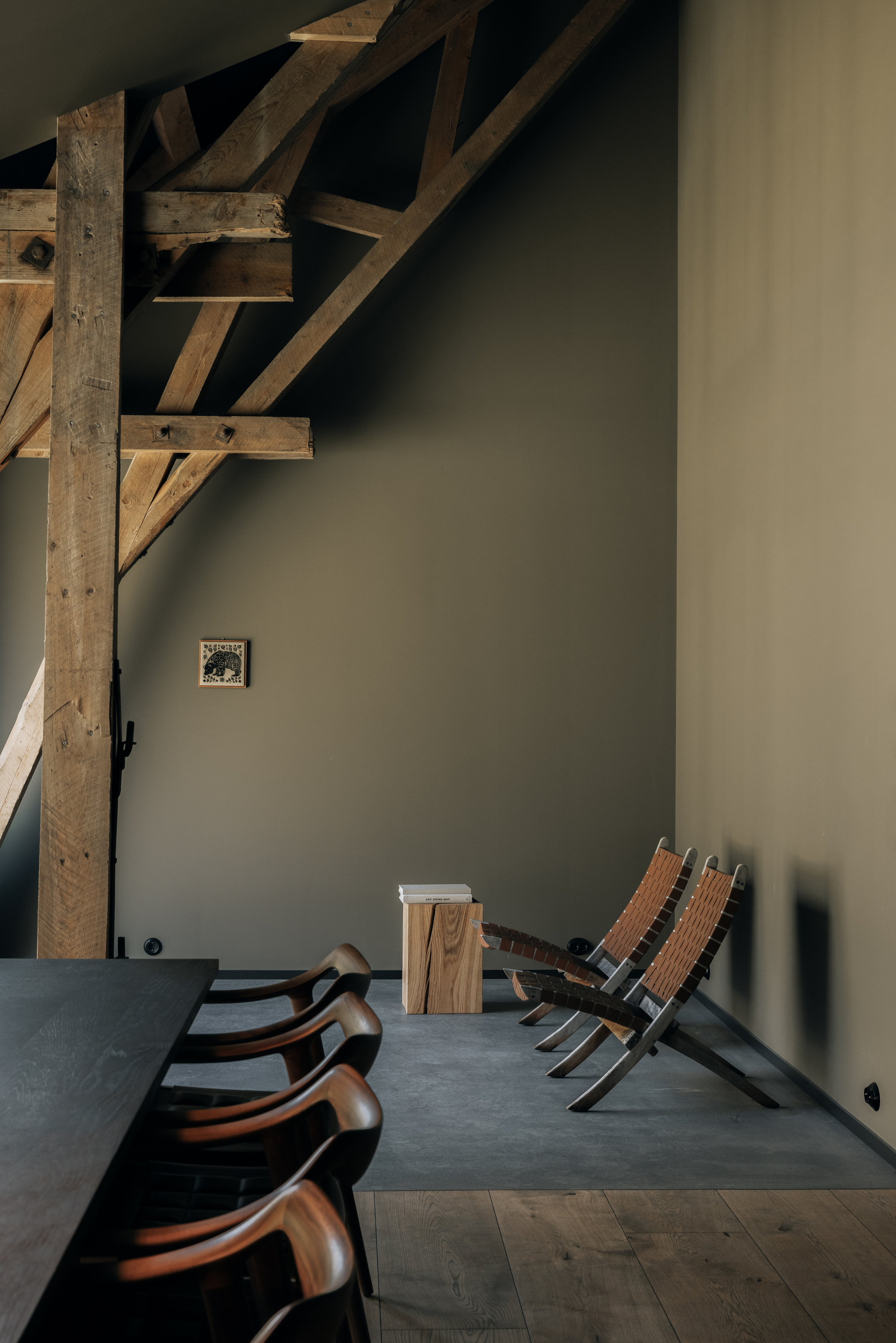 尼卡厨房餐厅21号 24号

说明：由于不清楚21  24具体所指，推测可能是餐厅的门牌号之类，所以按此顺序翻译如果有更多背景信息可进一步准确翻译 丨挪威丨OFFICE INAINN-21