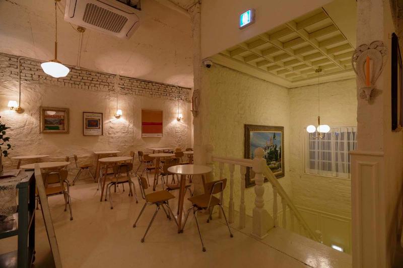 欧式家庭氛围的简约咖啡馆设计-5