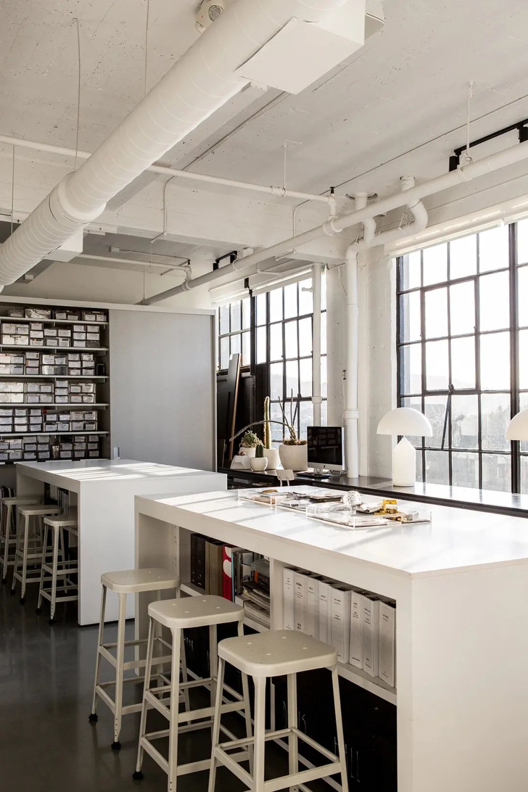 奇葩设计师用2年把房子涂成黑色,还被夸是天才？-149