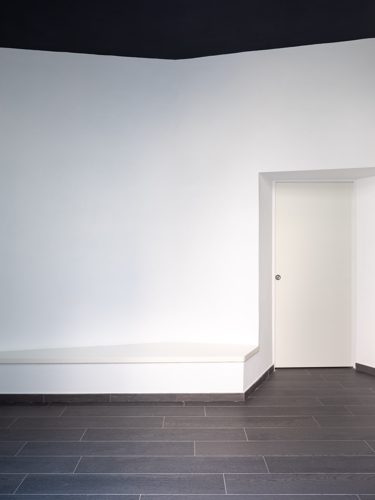 光影交织下的历史教堂修复-37