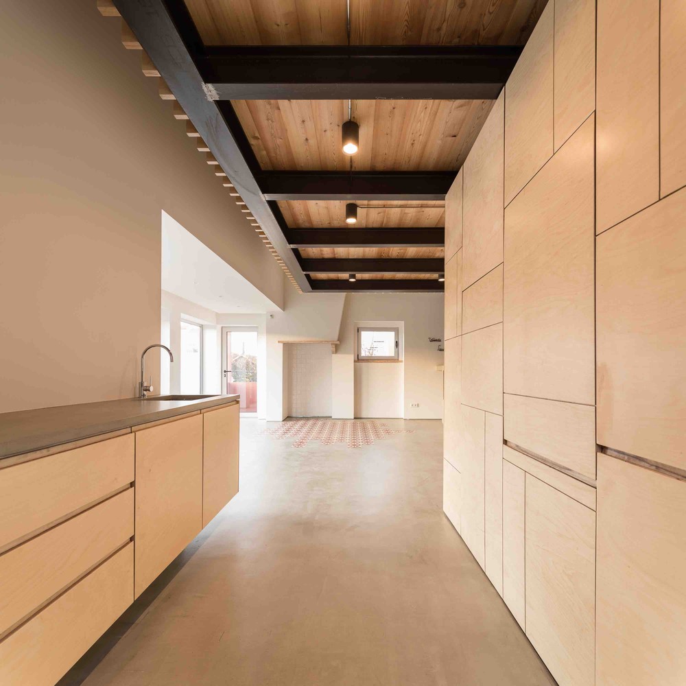 葡萄牙特拉法里亚度假屋 | 木质分隔打造舒适私密空间-56