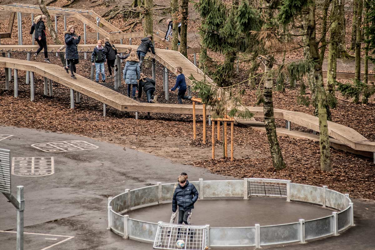 活力校园森林里的运动环丨丹麦丨VEGA landskab-12