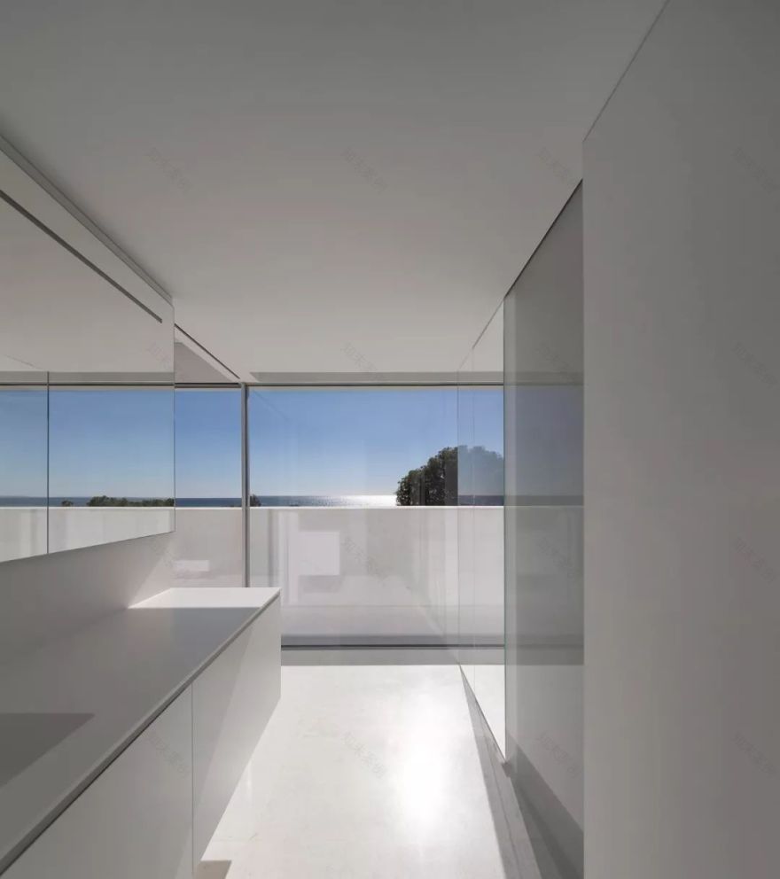 极简主义设计,葡萄牙里斯本的通透空间美学-32