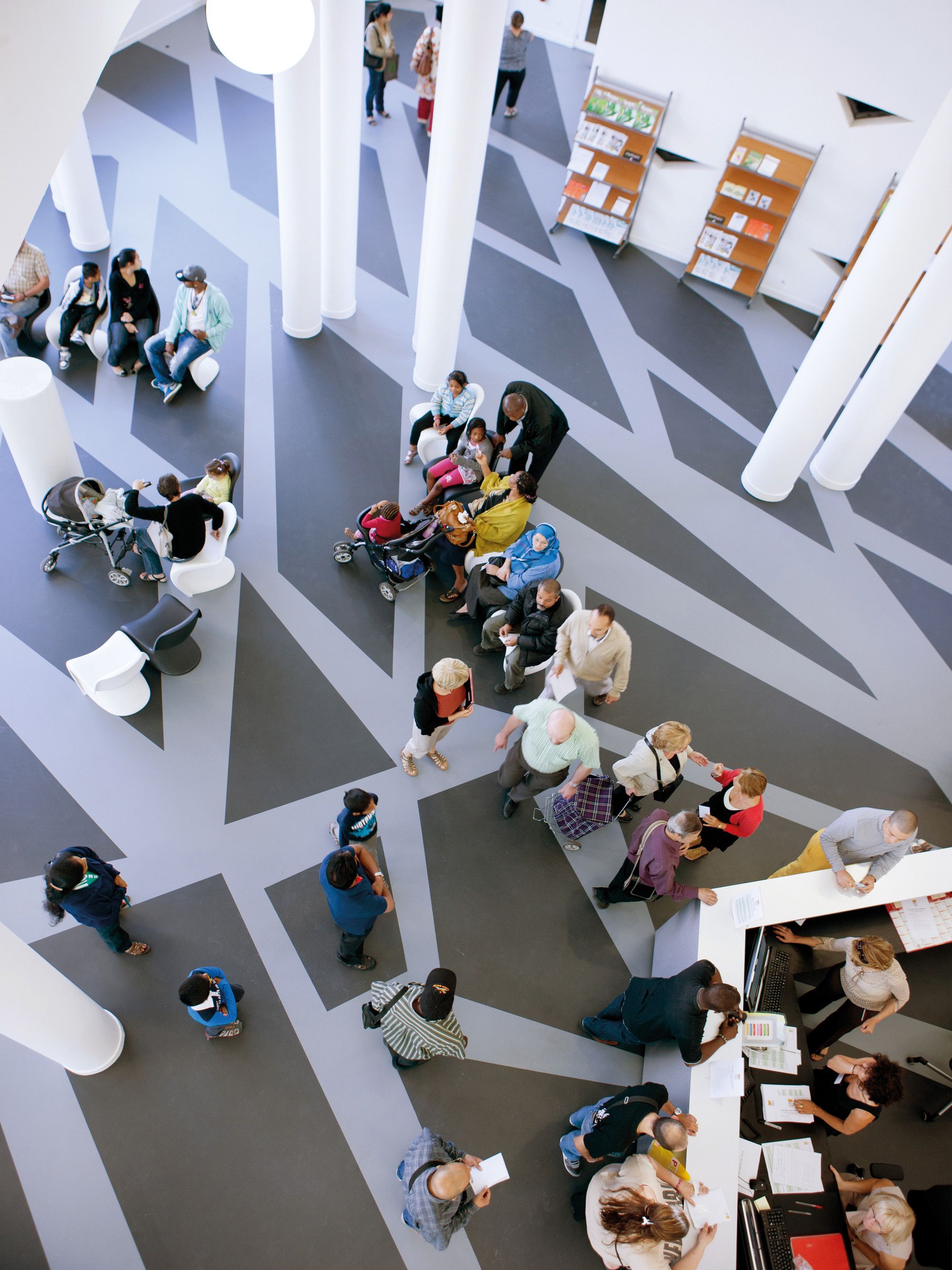 融合新旧的法国巴尼奥莱市政厅设计-36