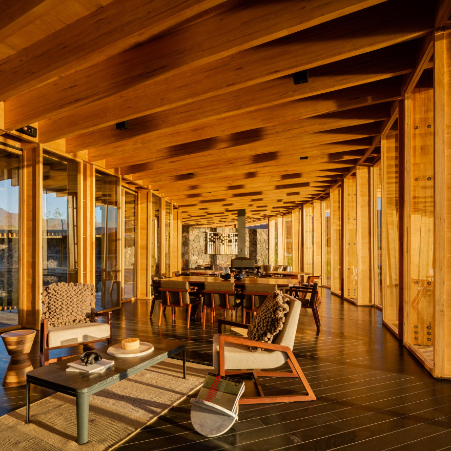 墨西哥圆形湖边俱乐部,木石交融的自然之美-11