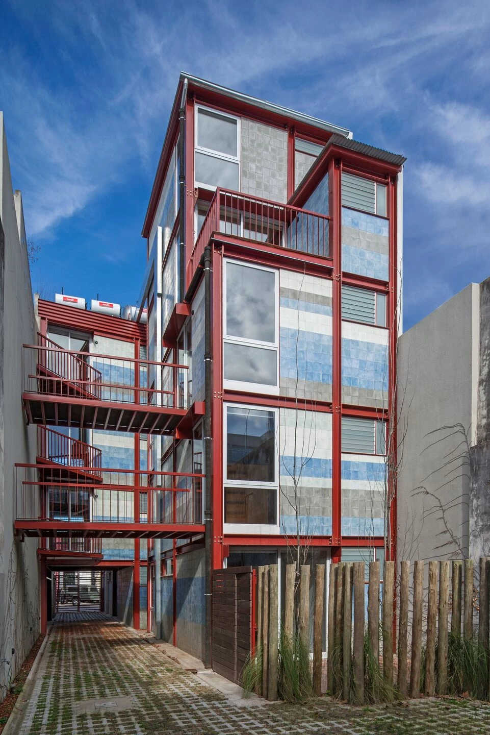 阿根廷钢结构公寓建筑的创意融合-12