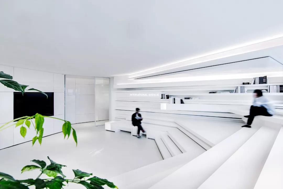 极简白，如何打造前卫艺术的国际办公-18