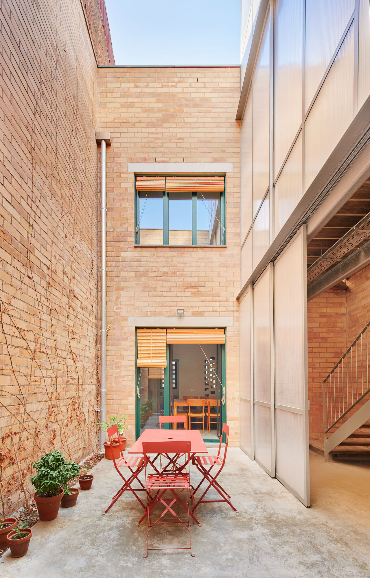 103RAV - New House Between Dividing Walls in Sabadell / Vallribera Arquitectes-31