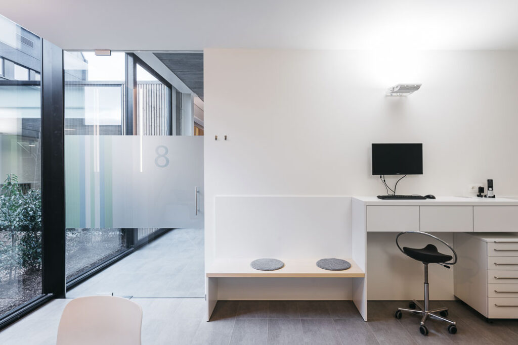 巴克兰茨·弗拉科（考虑到Bakelants和Frako很可能是人名，按照常见外文人名音译处理得出该结果） -17