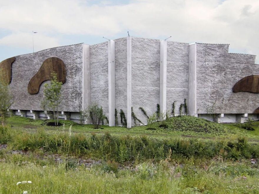 【建筑设计】德国Krombacher啤酒厂:“绿色波浪”创新生态隔音墙-6