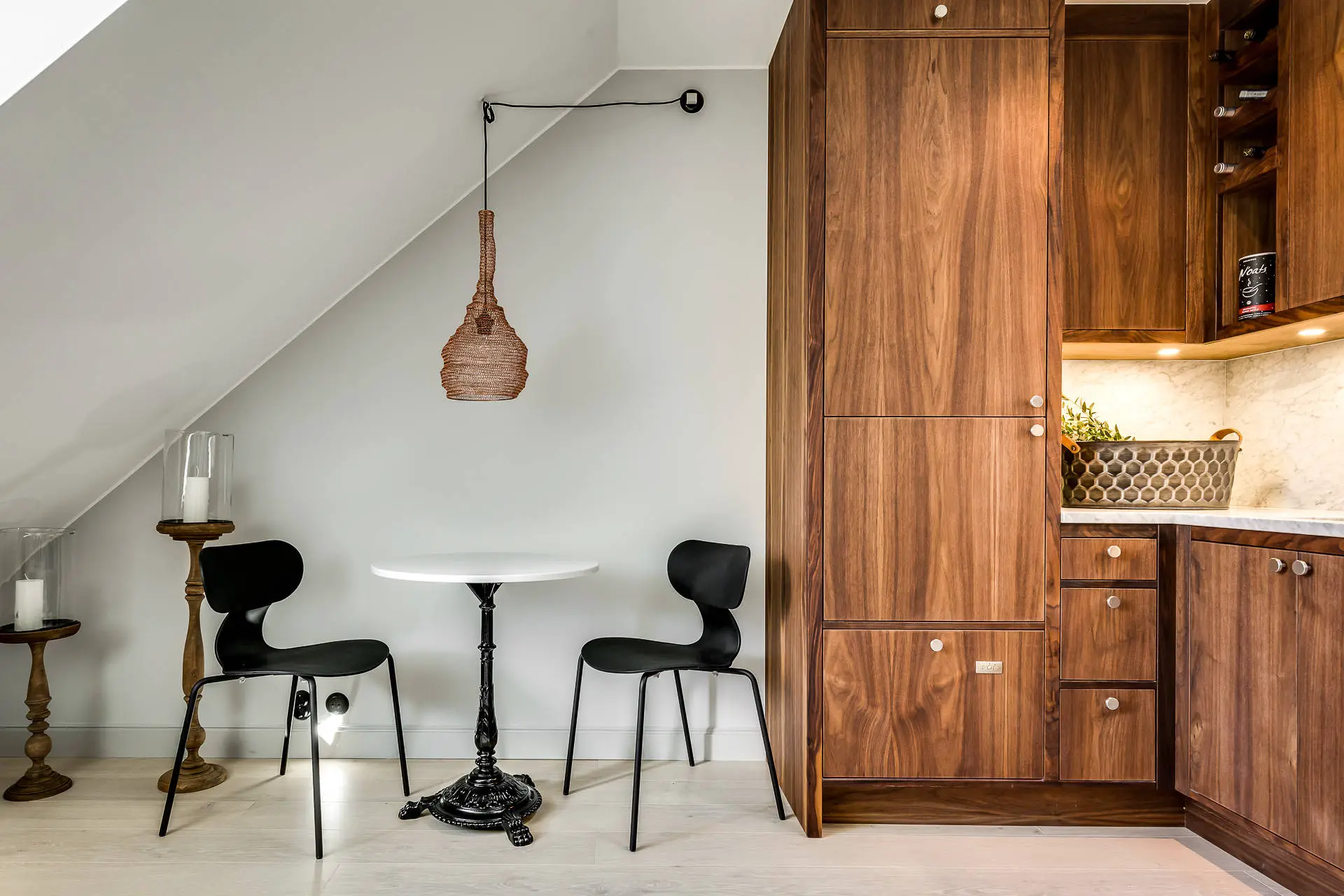 同一大厦内的三套风格统一又各具特色的公寓设计-26