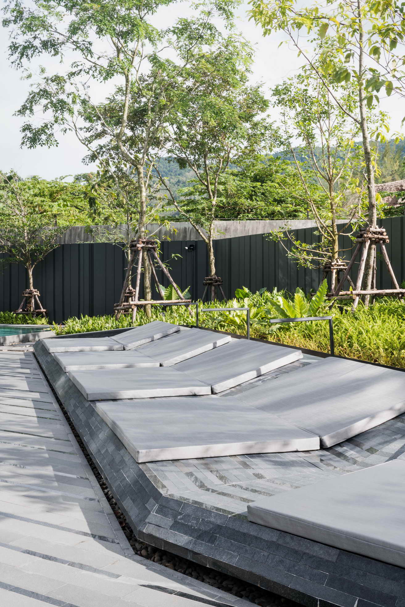 泰国普吉岛 The Deck Patong 公寓 | 融入自然的景观设计-41