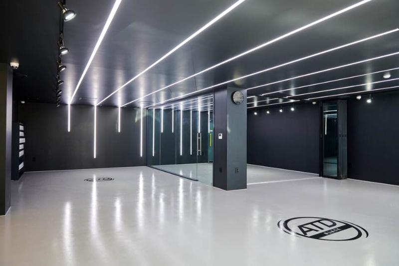 现代氛围的 50 平汽车美容店设计-6