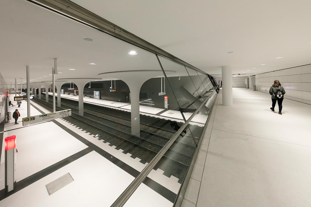 柏林Rotes Rathaus地铁站丨德国柏林-17