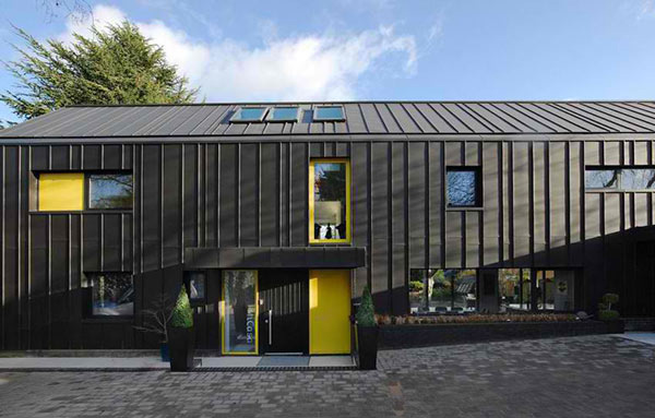 Merrodown: The Black Zinc House in England | Home Design Lover-12