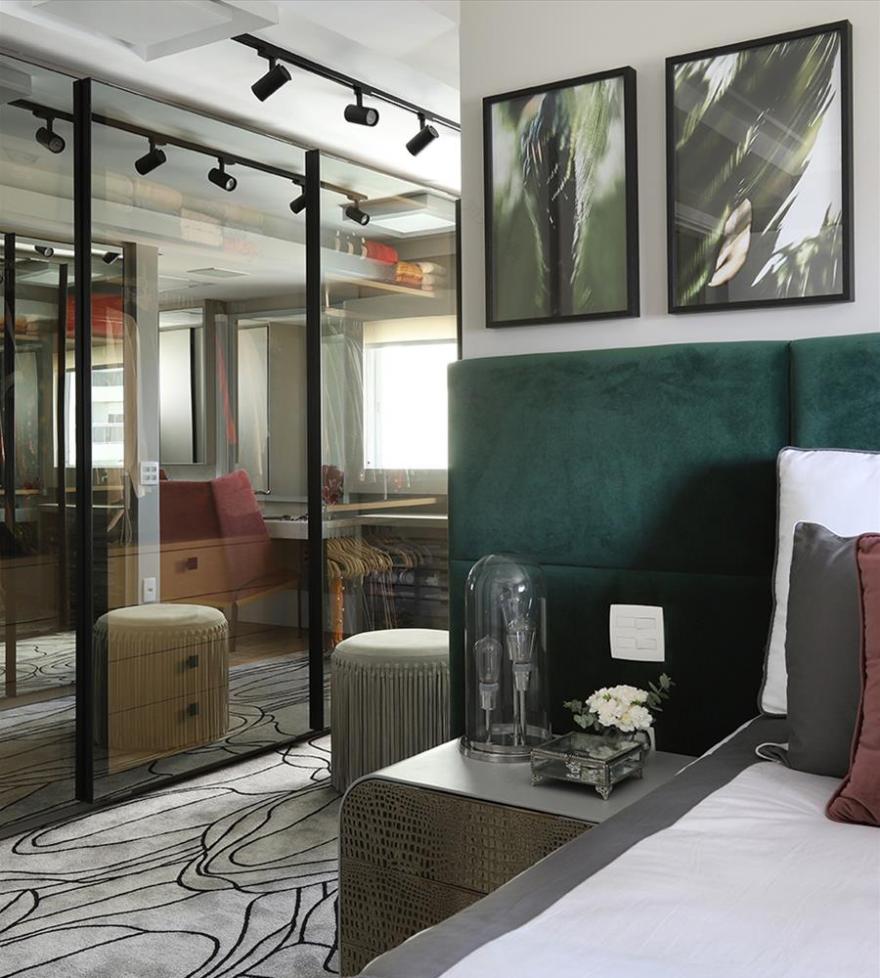 Mari Saad 的木质玻璃衣橱设计 | 宽敞明亮,组织性强-3