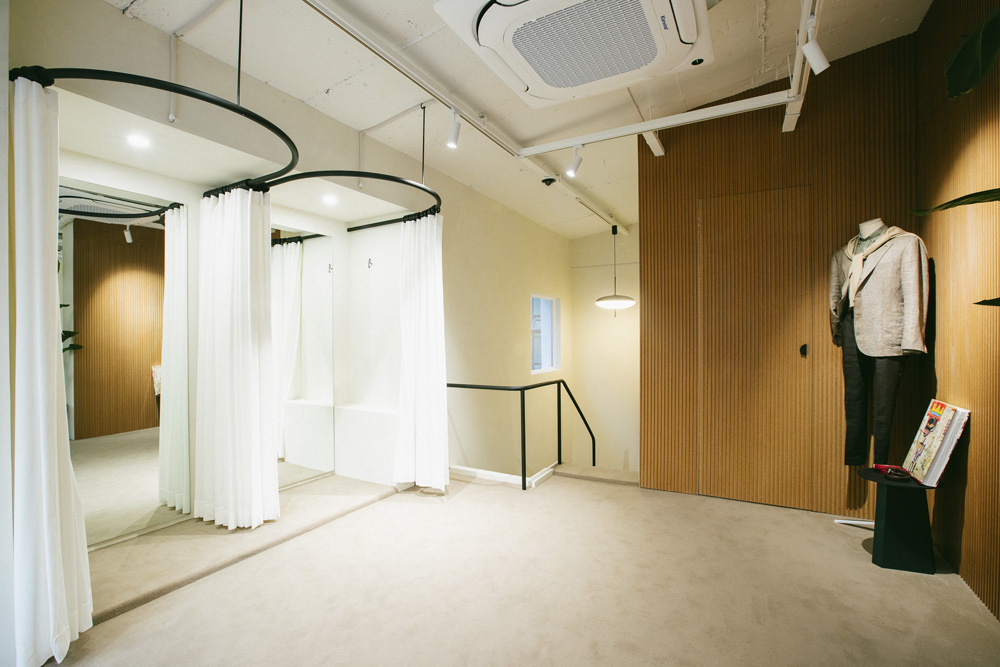 首尔白色与原木高级男装店 尽显简约魅力-11