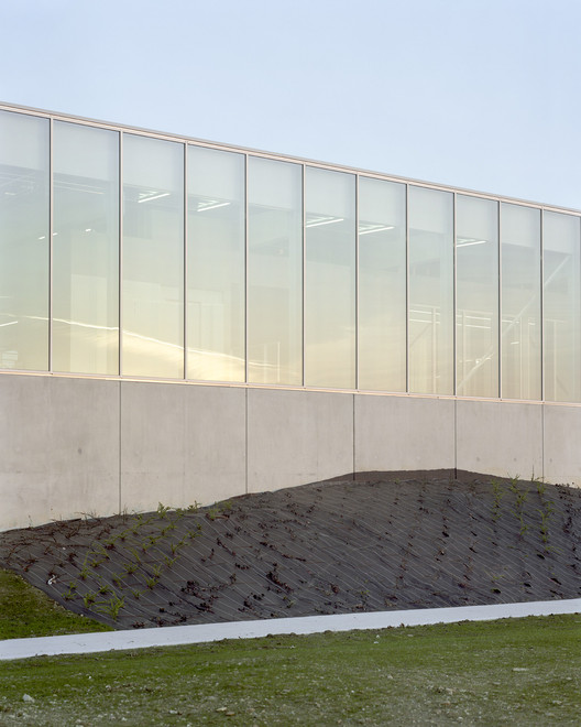 Vanille Gymnasium  Raphaël Betillon et Guillaume Freyermuth Architects + CTV Architects-42