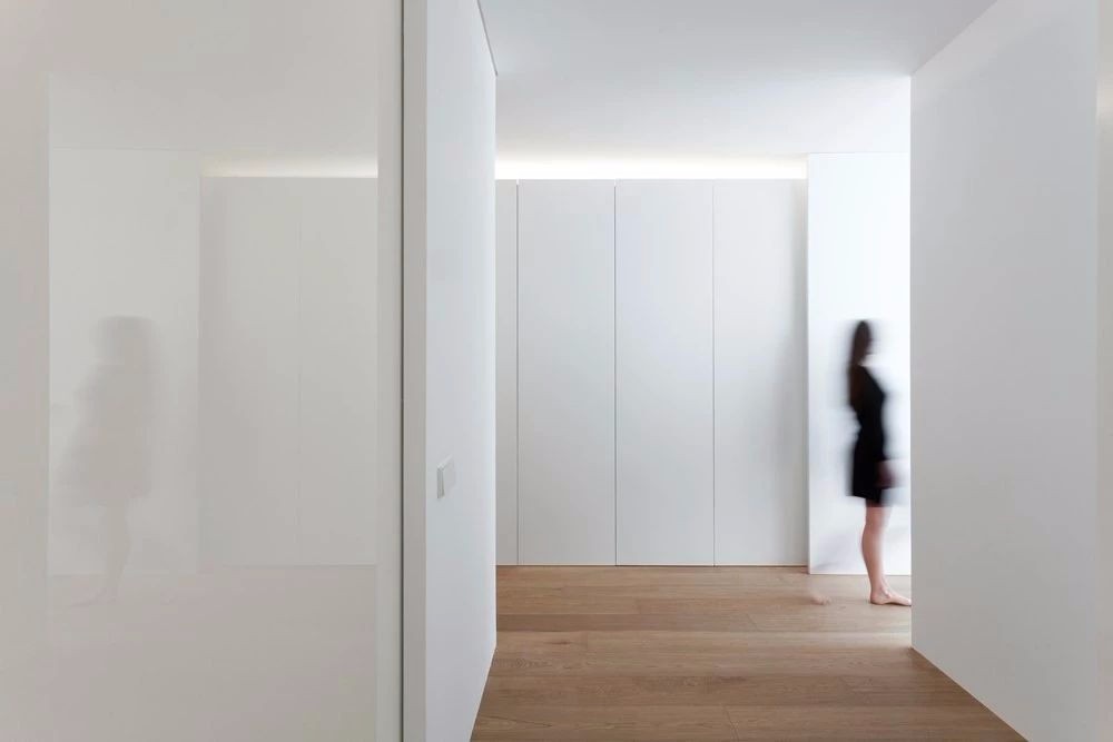 120平米的极简白公寓，用上灯带更美了！-44