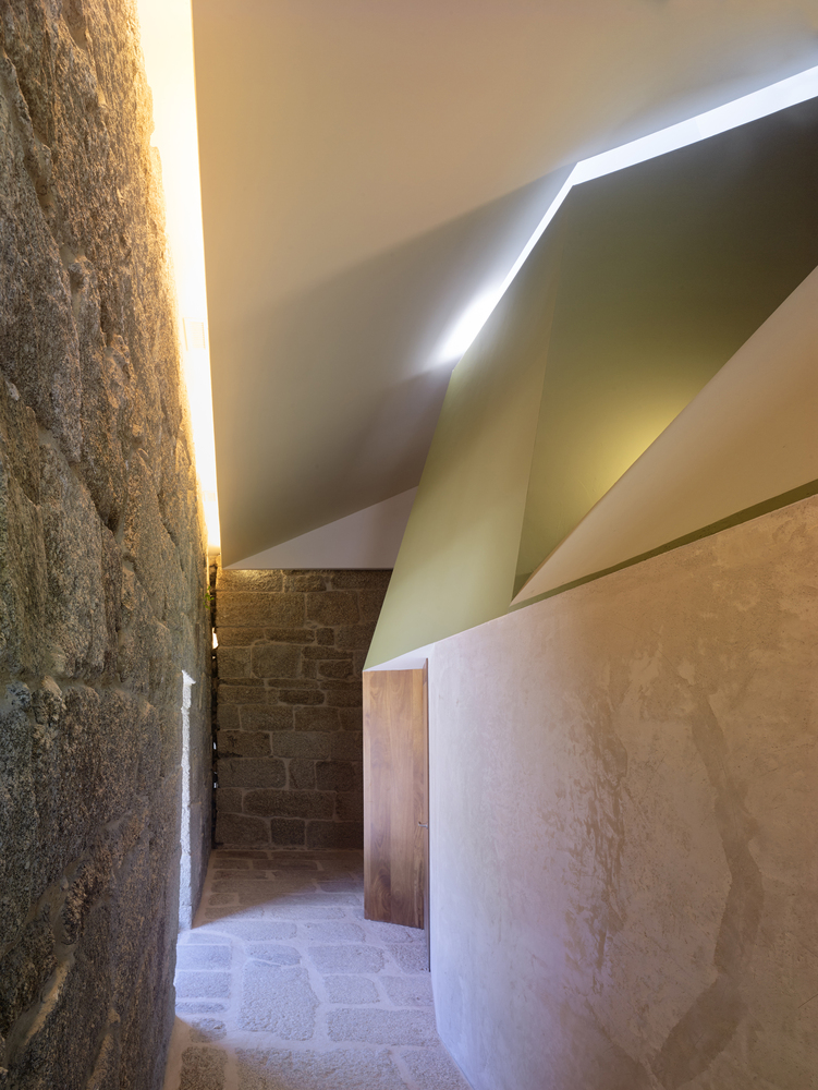 废墟中的水疗中心 · 圣克鲁迪奥酒店改建-54