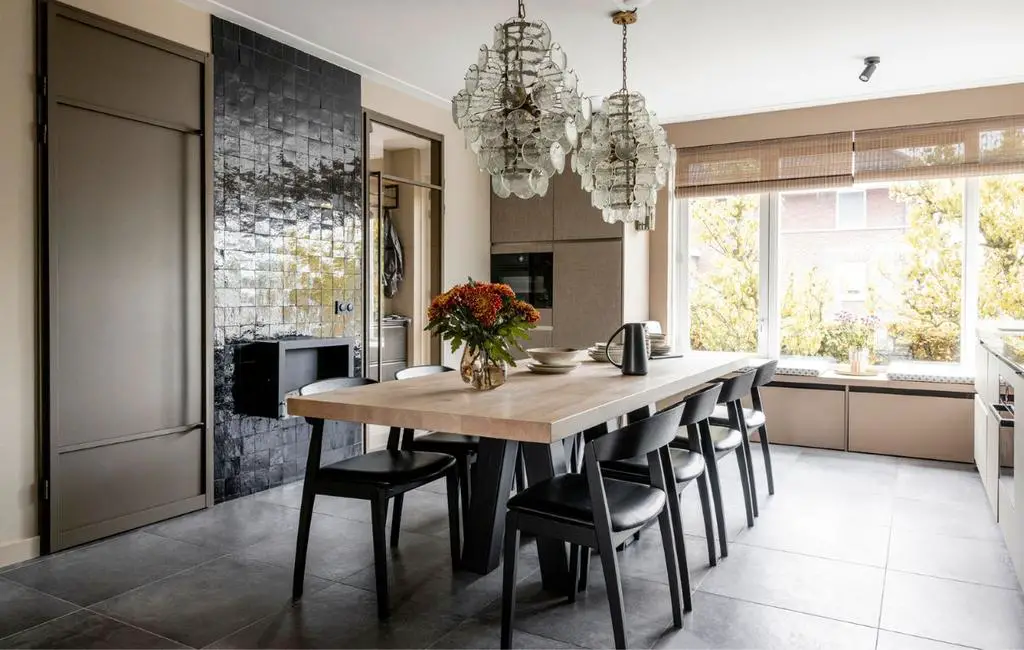 荷兰家庭暖意新居,现代风格融合设计师巧思-8