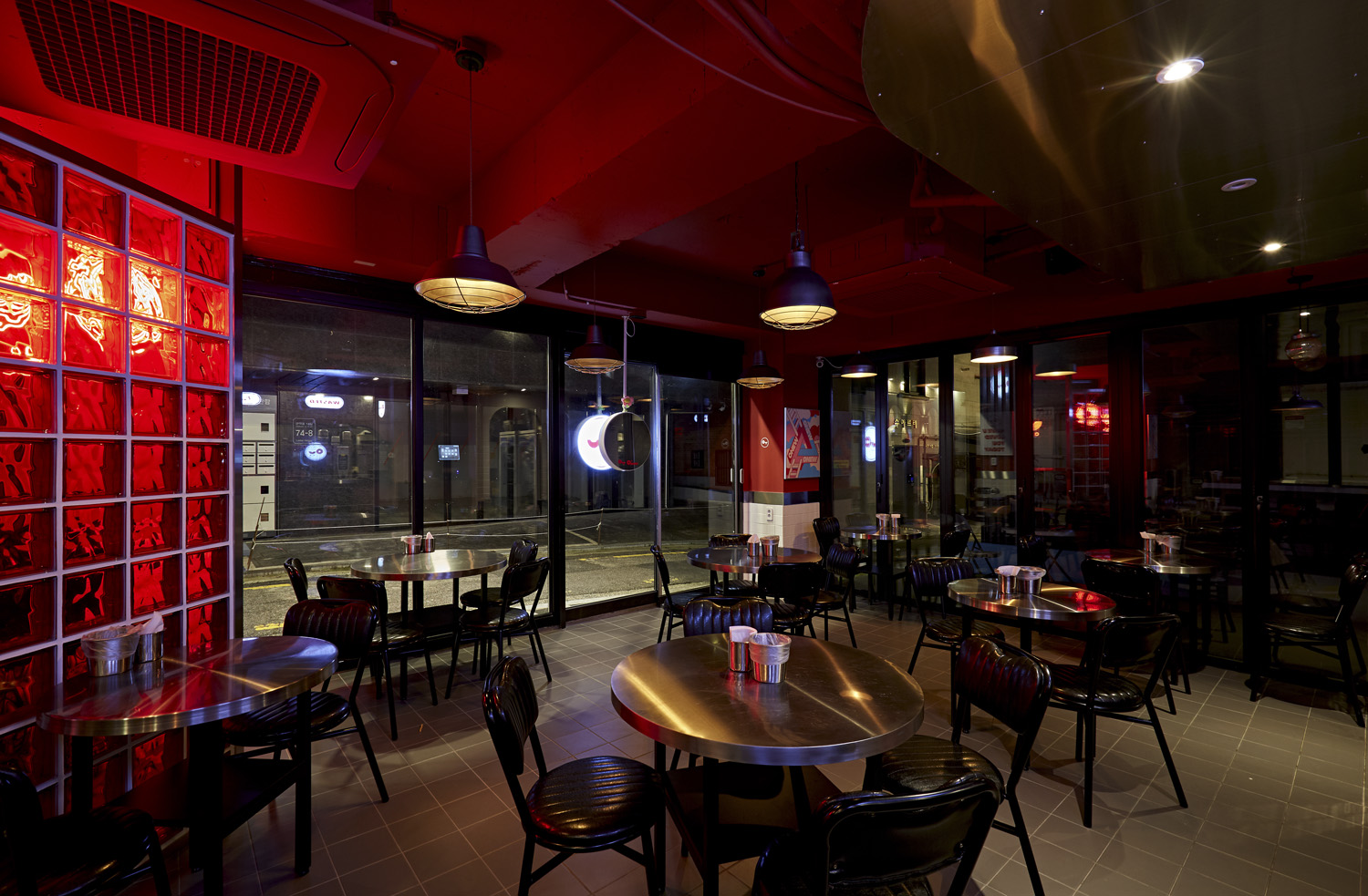 光影营造独特氛围的 18 坪小酒馆设计-10