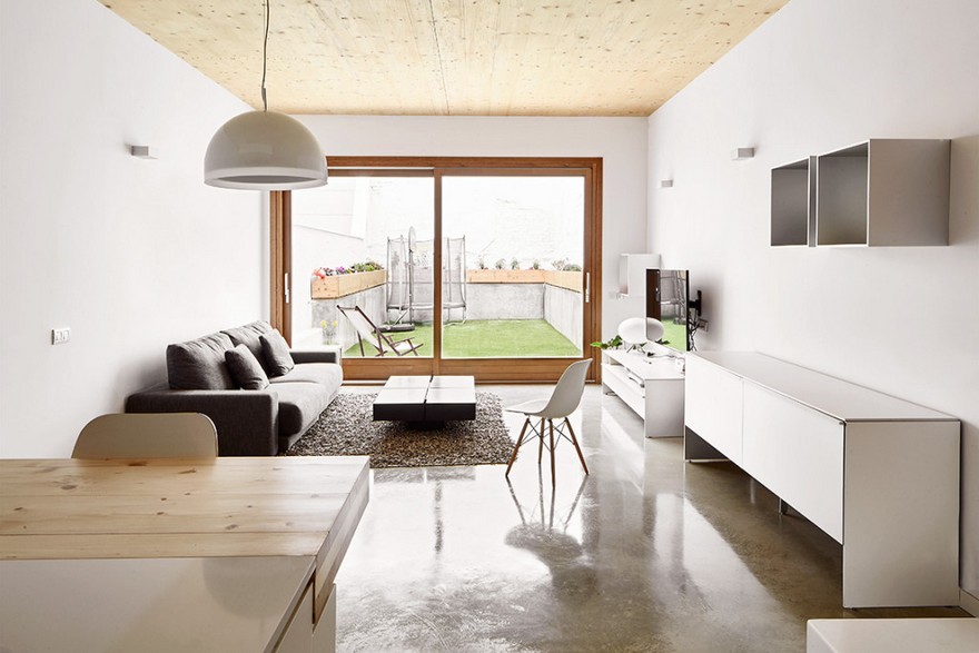 Energy-Efficient Home Built Between Two Dividing Walls in Terrassa, Barcelona-15