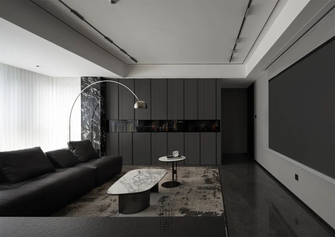 内舍软装丨127㎡现代极简风，黑灰+自然光影构建一个松弛的居住场所！-11