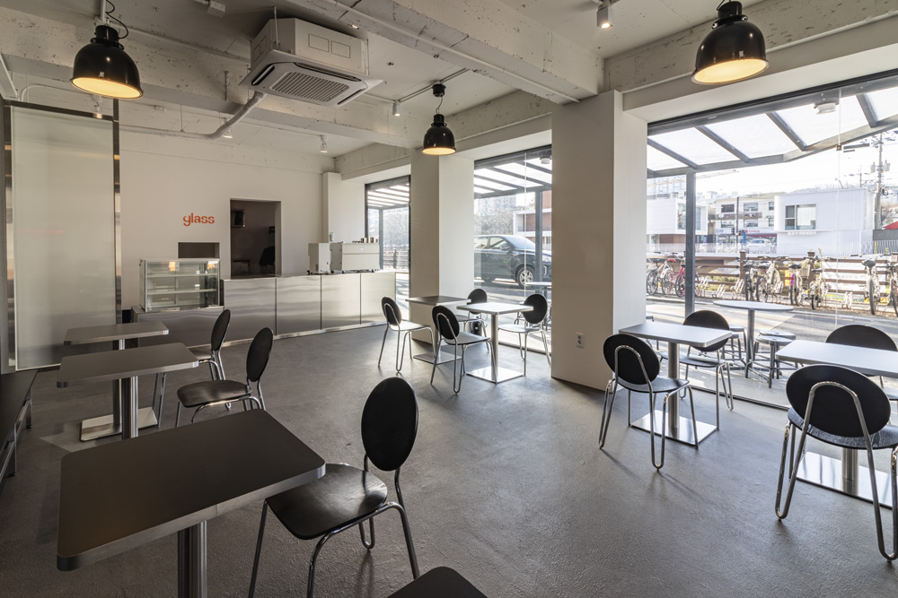 43 平小空间，打造极简白色调的咖啡馆魅力-3