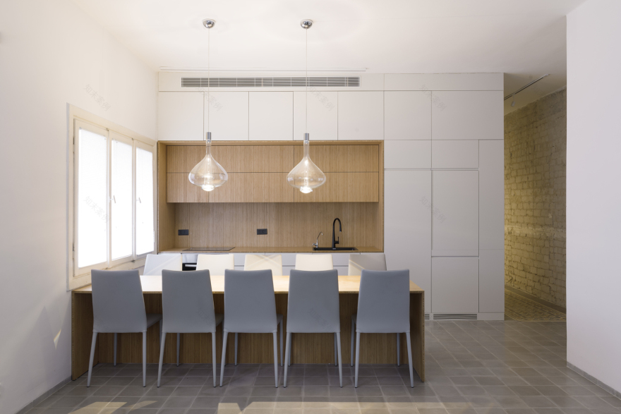 Long and Slender XS Studio for compact design-29