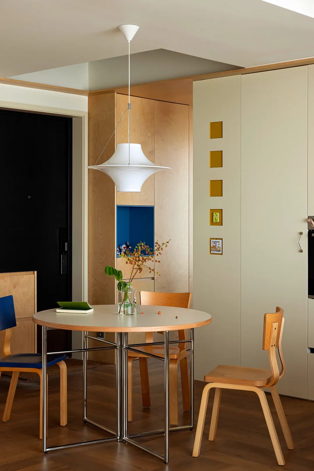 【新作】告别“样板间”：90后夫妻爆改精装房，打造纯粹包豪斯之家-23